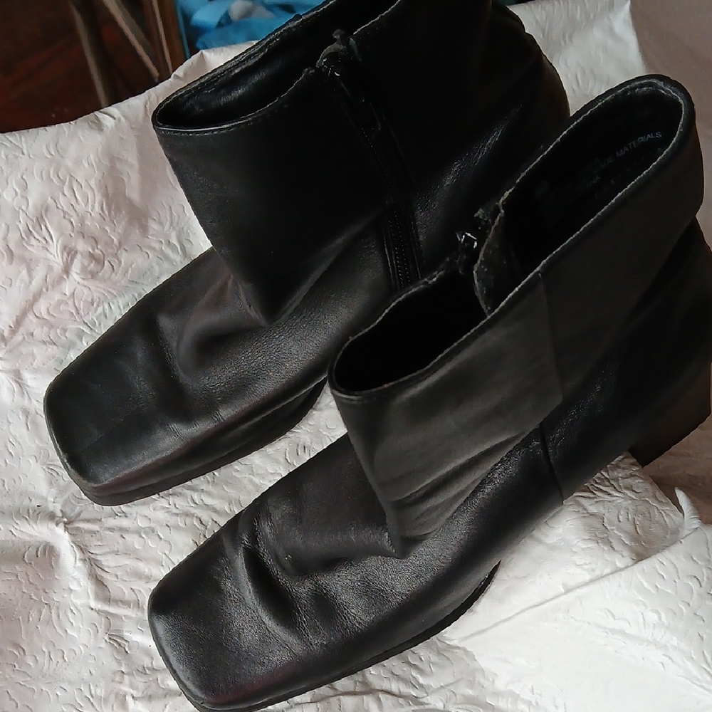 Ankle Boots👢💫...Lindy Bop Black Square-Toe Ankle Booties